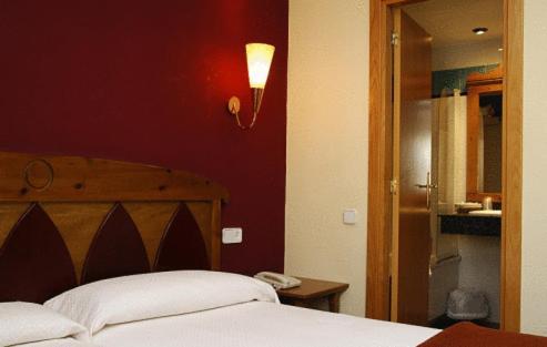 Hotel Pirineos Castejón de Sos Kamer foto